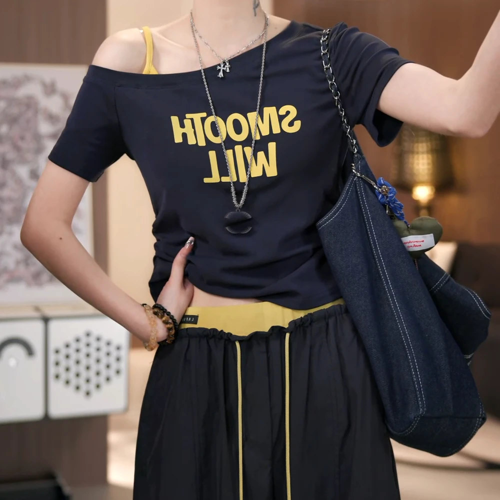 斜肩印花短袖t恤女2025夏季新款设计感显瘦辣妹短款上衣复古