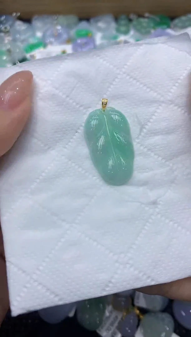 翡翠18K金镶嵌颈饰111111111111