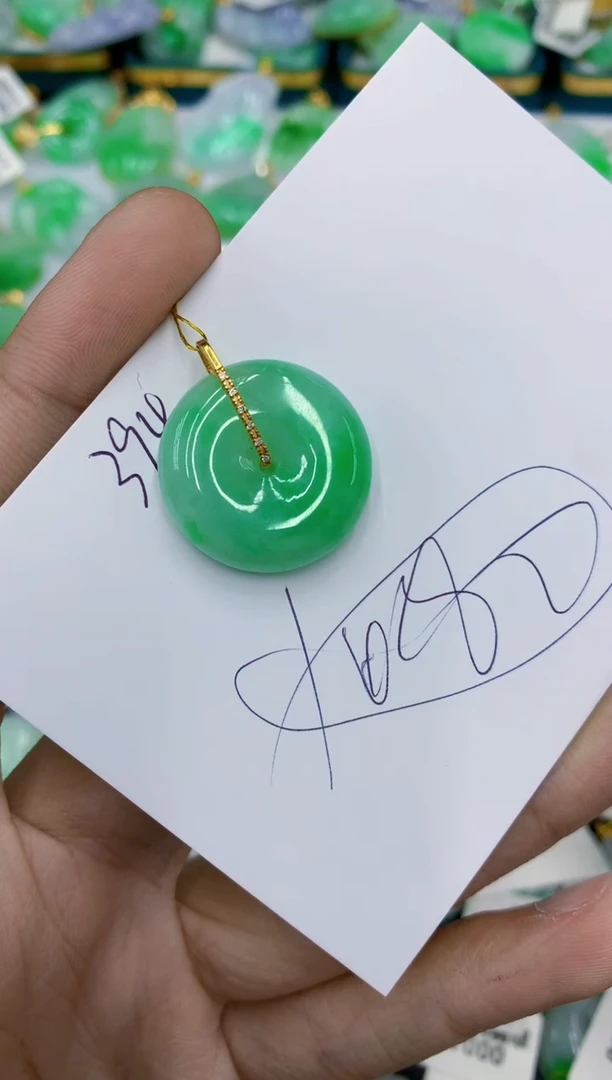 翡翠18K金镶嵌颈饰1111111111