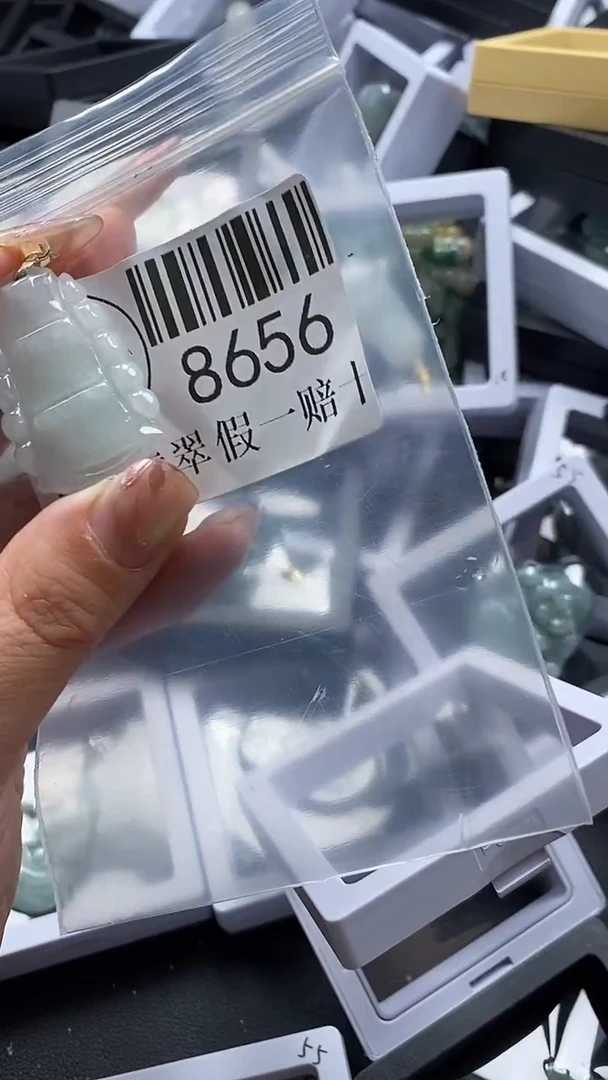 翡翠未镶嵌吊坠(不含链)8656