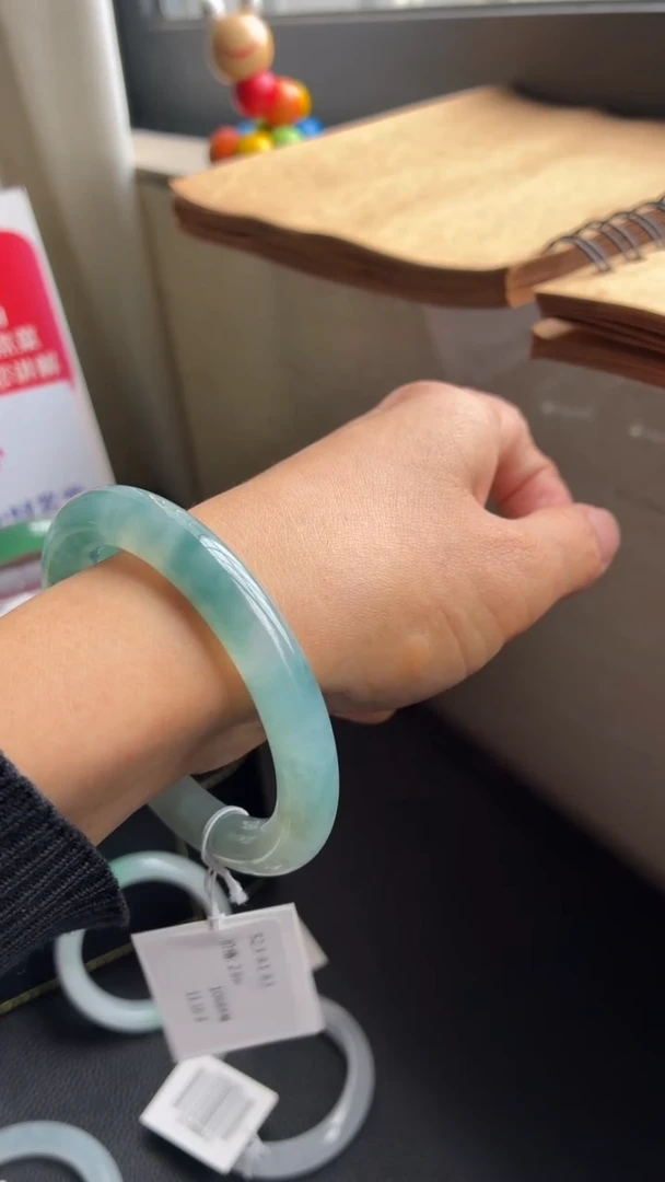 未镶嵌手镯翡翠10688