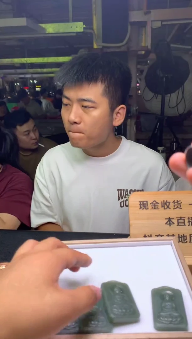 和田玉未镶嵌吊坠(不含链)迪*A多样性发其一-F0195068