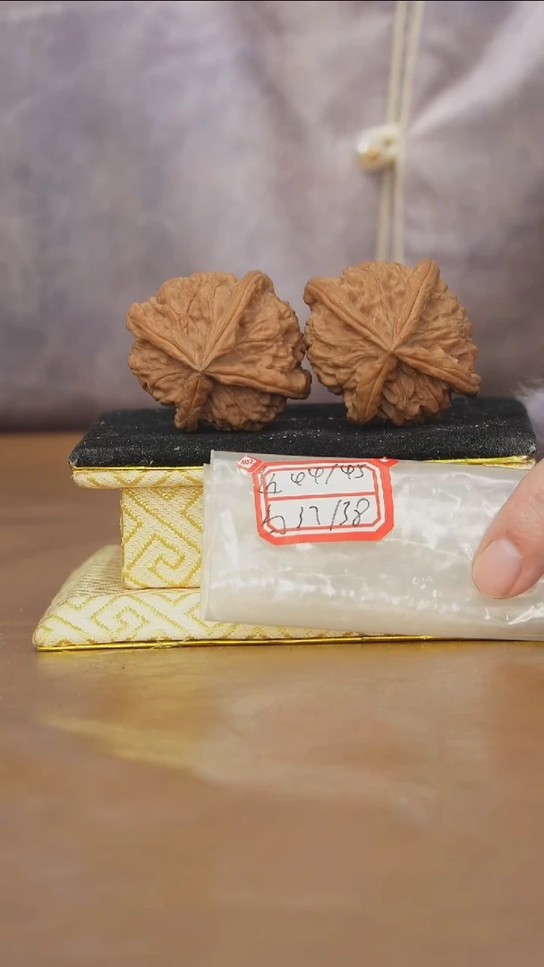 把件文玩核桃红狮子头四棱