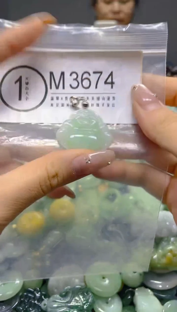 颈饰未镶嵌翡翠/M/翡翠A货，一件也是批发价