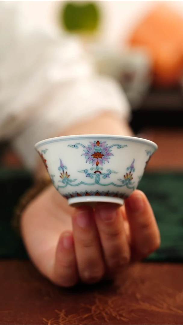 望玉斗彩缠枝莲小杯