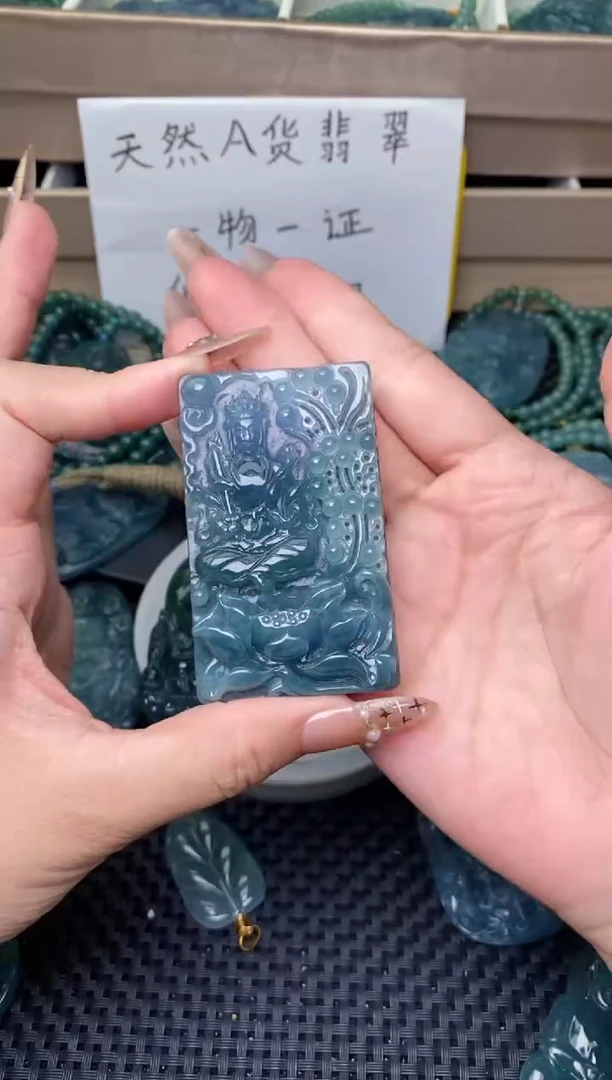 翡翠未镶嵌颈饰