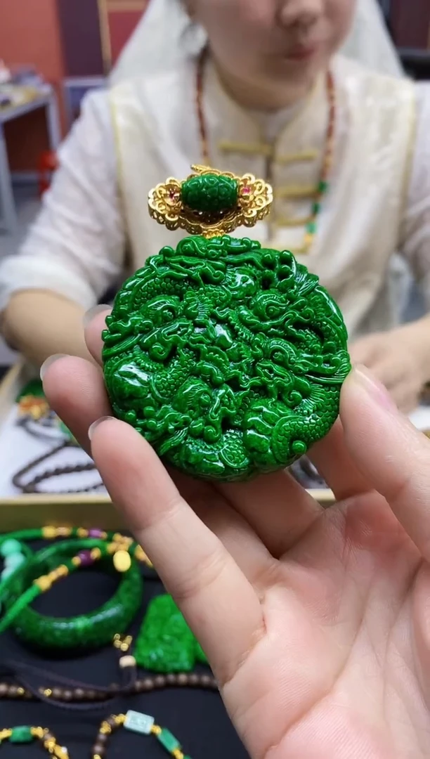 颈饰未镶嵌翡翠吊坠