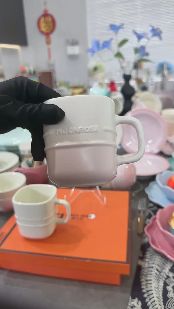 【闪购商品】瓷方形炻彩马克杯-渐变粉