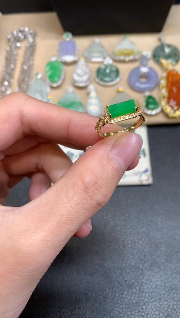【闪购商品】翡翠戒指18K金镶嵌无事牌【无服务费】