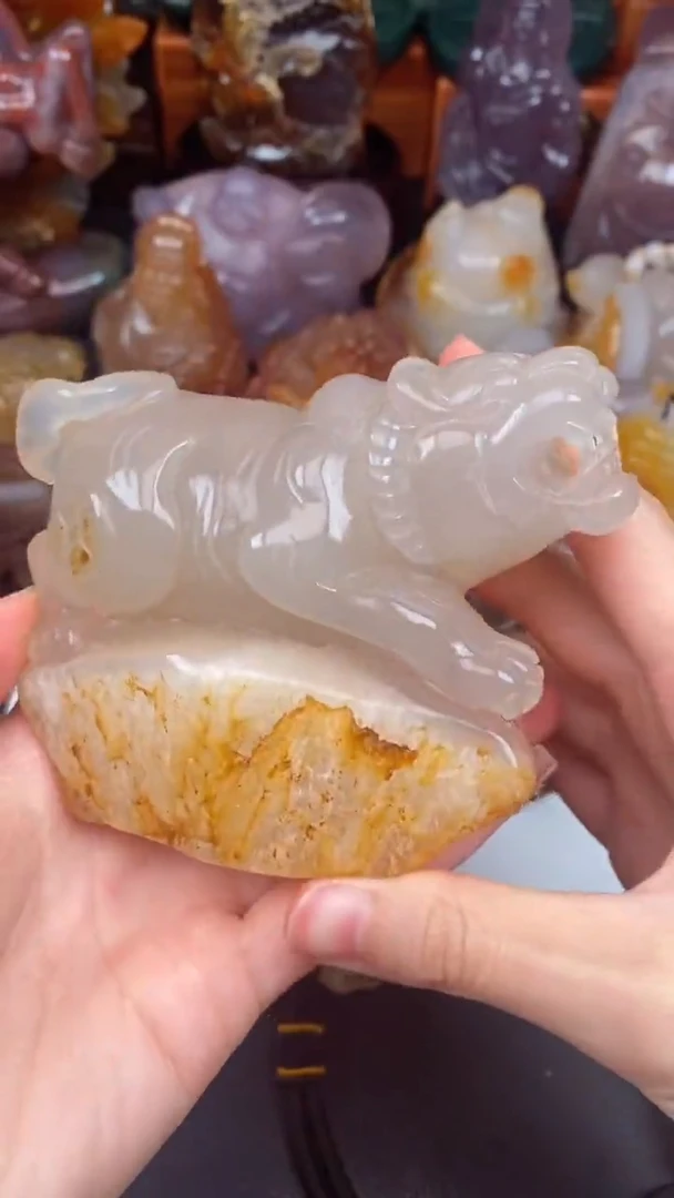 玛瑙/玉髓颈饰未镶嵌佛*、AA