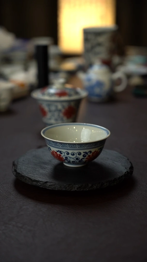 全手绘青花釉里红缠枝莲鸡心杯