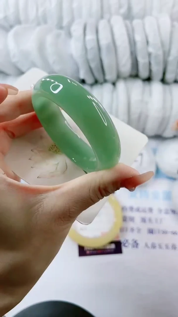 【闪购商品】石英质玉手镯未镶嵌0229850934-