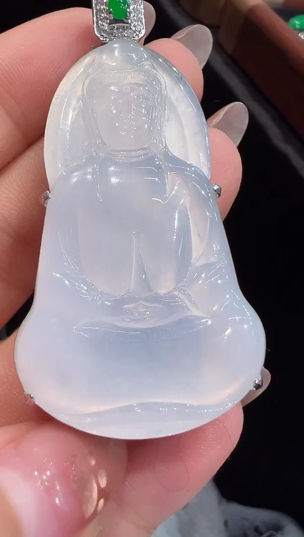 颈饰18K金镶嵌翡翠吊坠