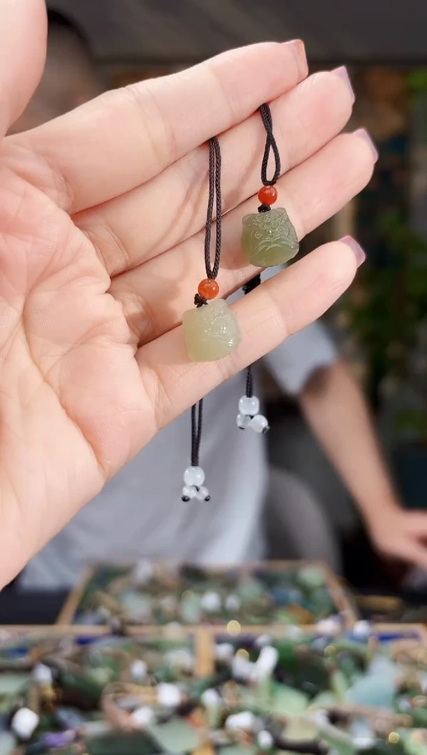 和田玉未镶嵌挂件拍一发一