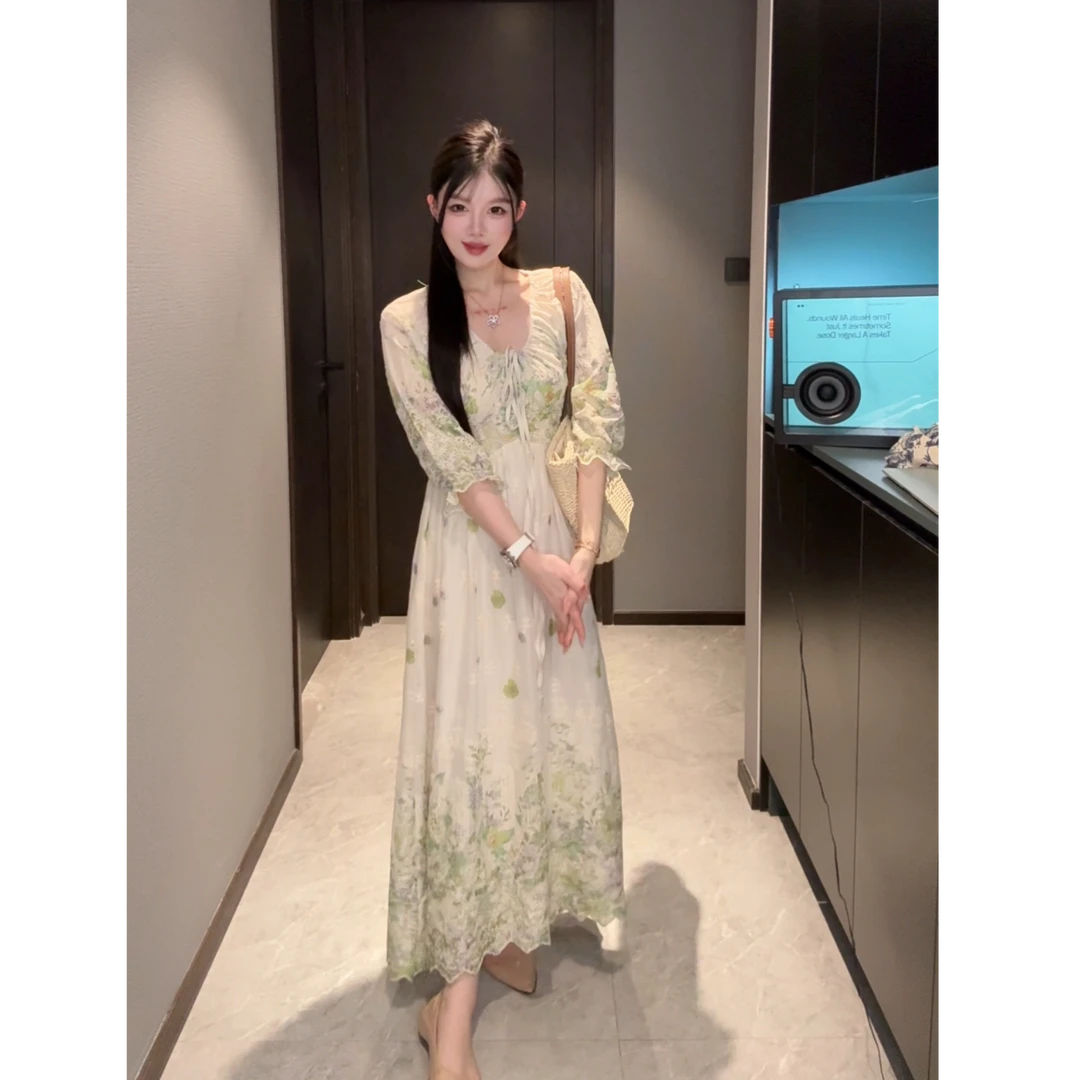 夏季新款法式气质时尚慵懒显瘦印花刺绣连衣裙