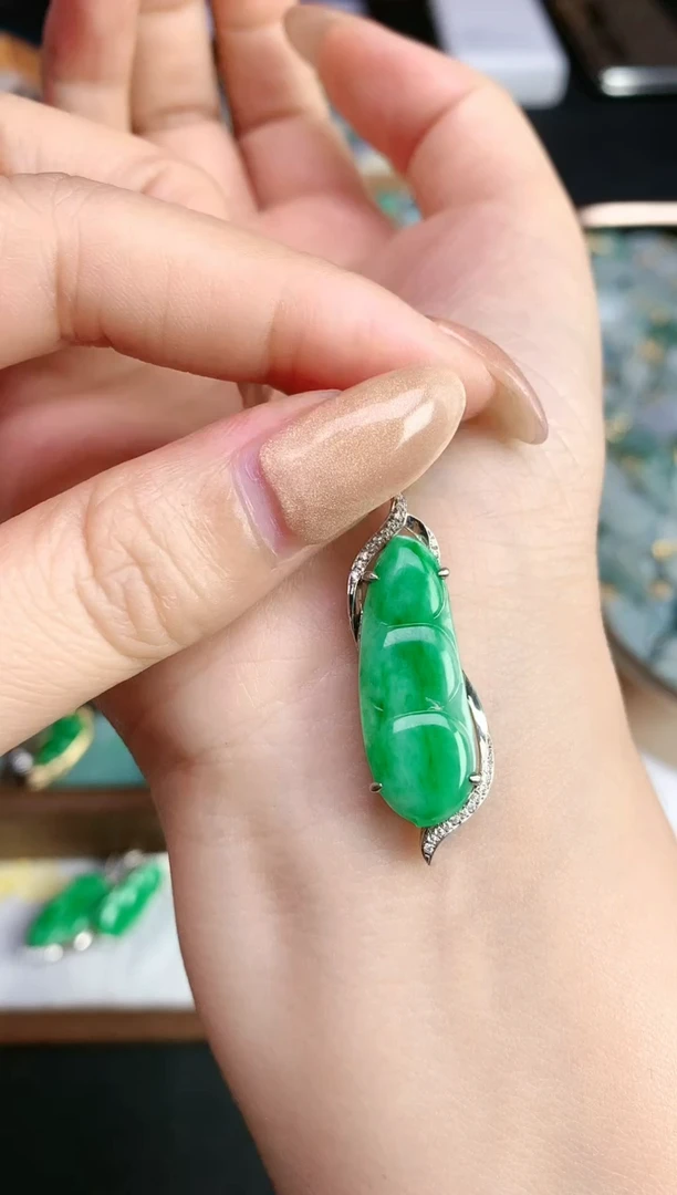 颈饰银S925镶嵌翡翠25112601