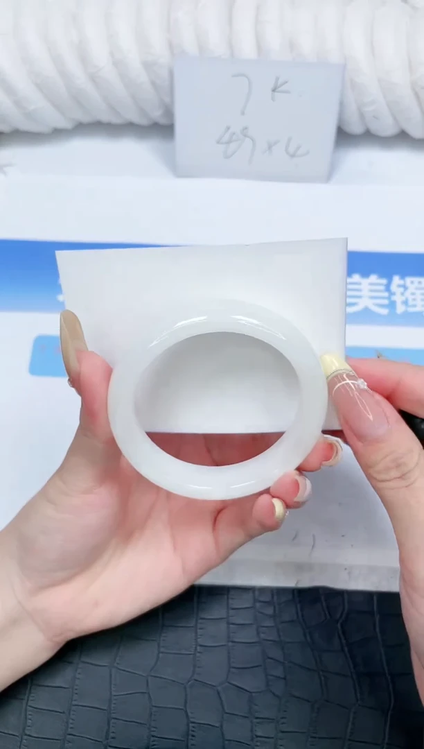 和田玉手镯未镶嵌66-52.4