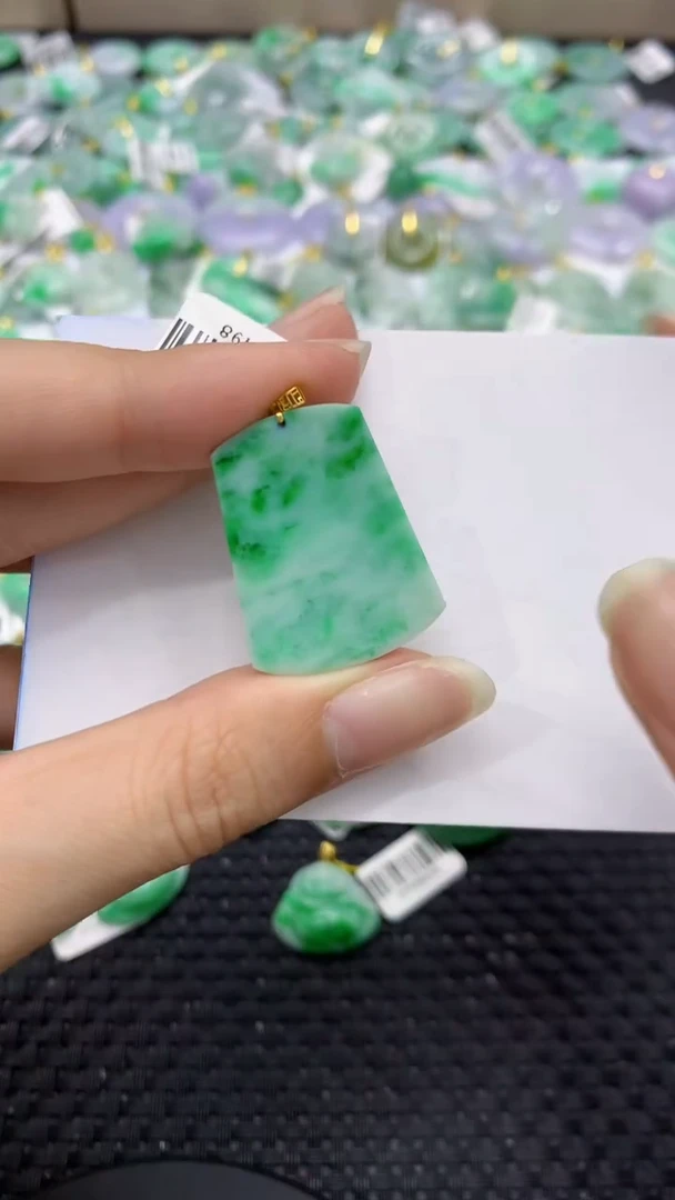 颈饰18K金镶嵌翡翠天然缅甸翡翠A货