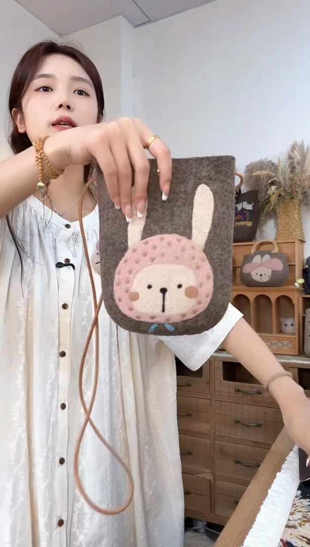 羊毛非遗纯手工 羊毛毡包包