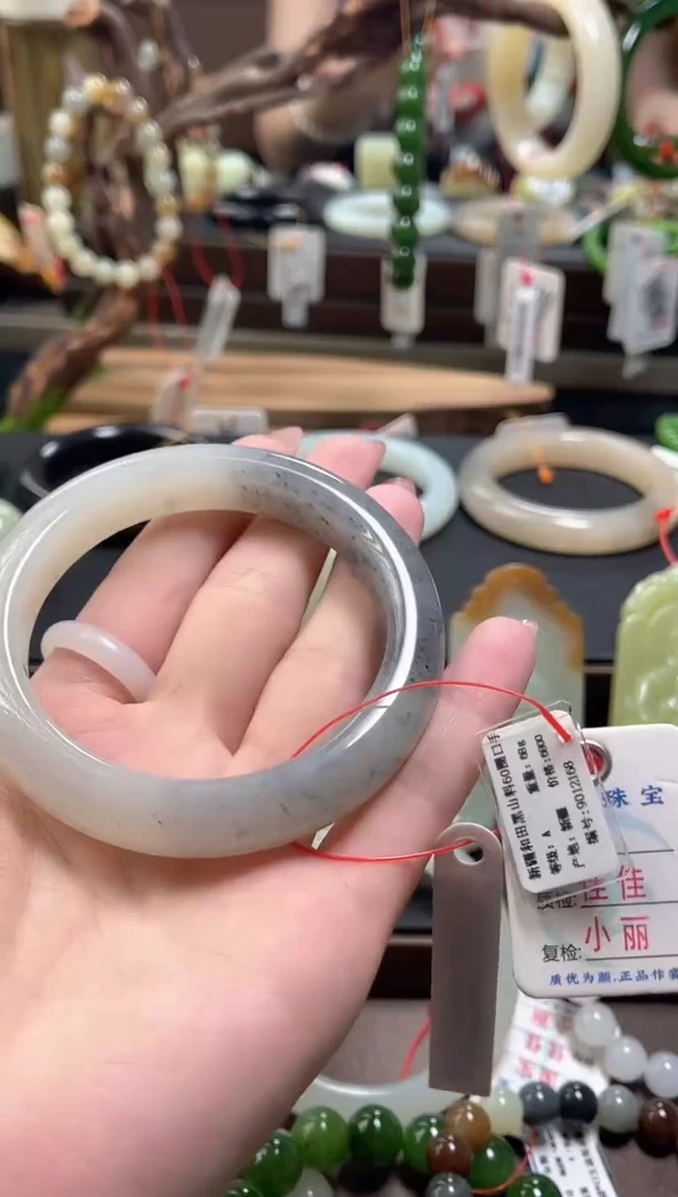 未镶嵌手镯和田玉新疆黑山 60+圈9012168