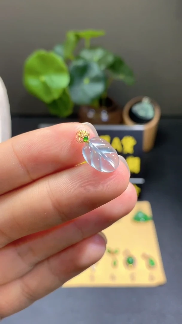 颈饰18K金镶嵌翡翠翡翠A货