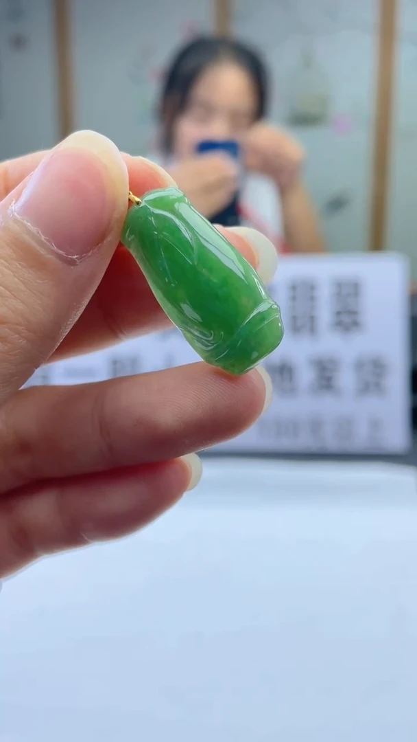 翡翠18K金镶嵌颈饰天然A货翡翠