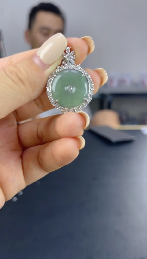 翡翠未镶嵌颈饰天然A货翡翠