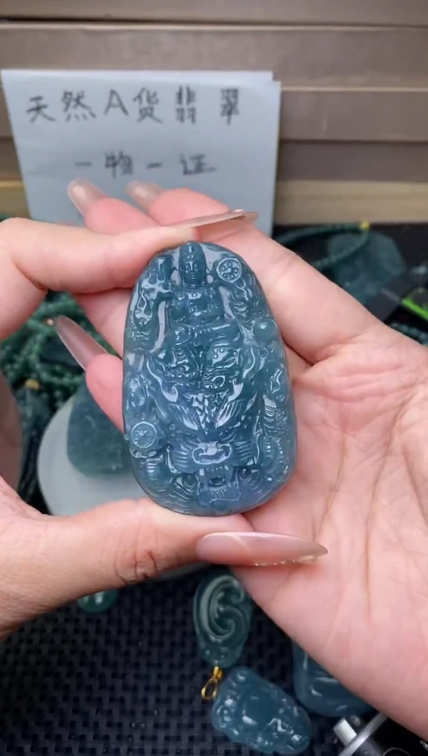 翡翠未镶嵌颈饰