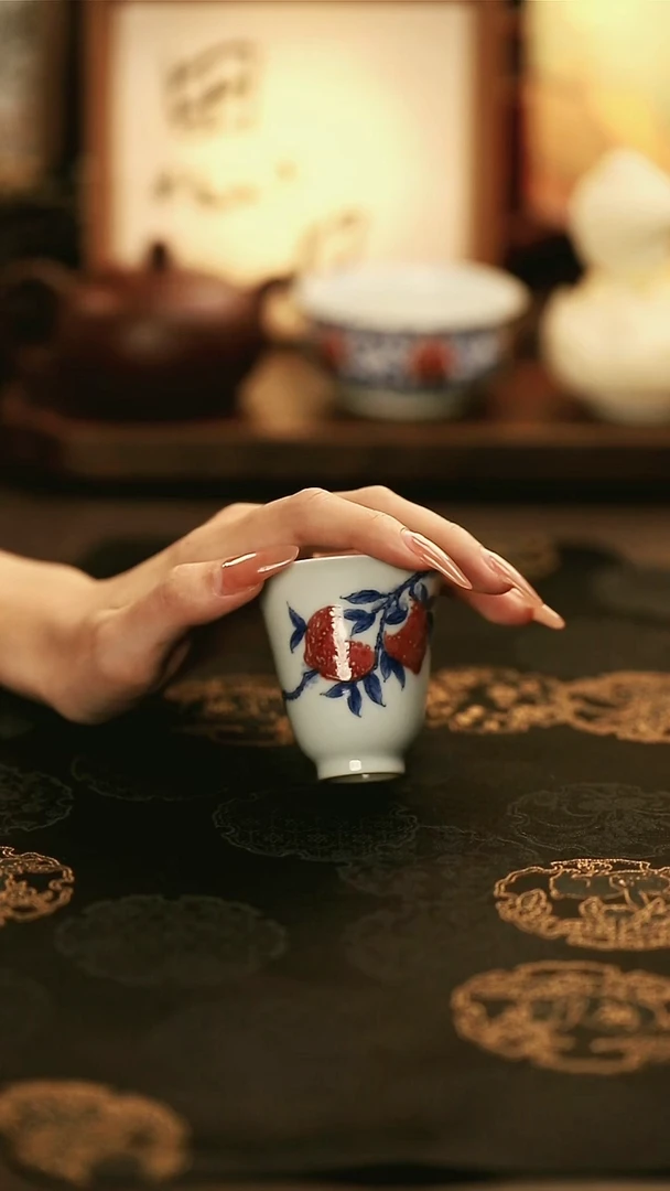 M4011/陶瓷釉里红桃子闻香杯