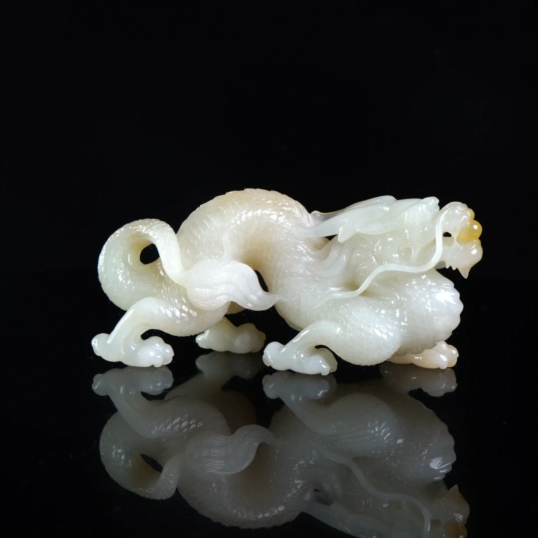 Lot.45.黄白水洞游龙戏珠摆件135.3克10x3.3x4.6cm