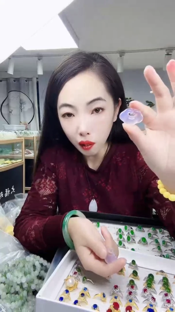 未镶嵌颈饰玛瑙/玉髓紫祥云