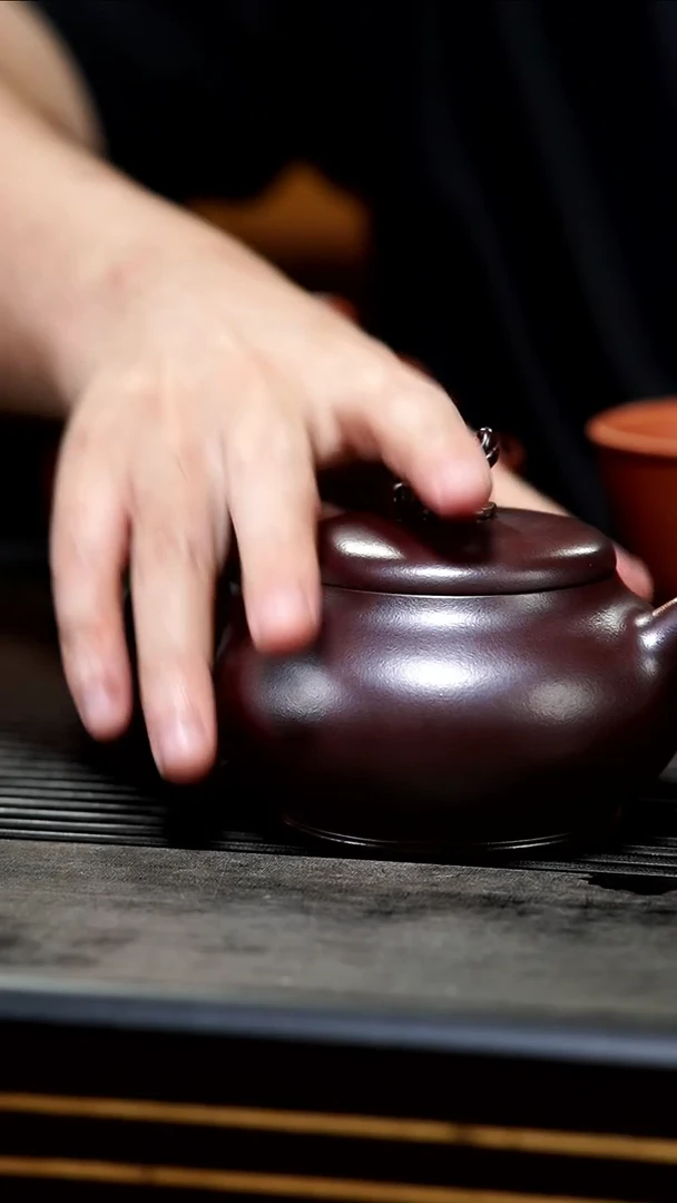 茶壶紫砂微瑕全手金龙血兽钮