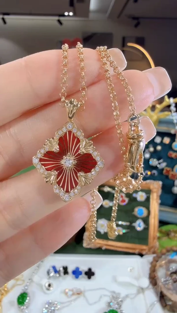 颈饰18K金镶嵌钻石项链