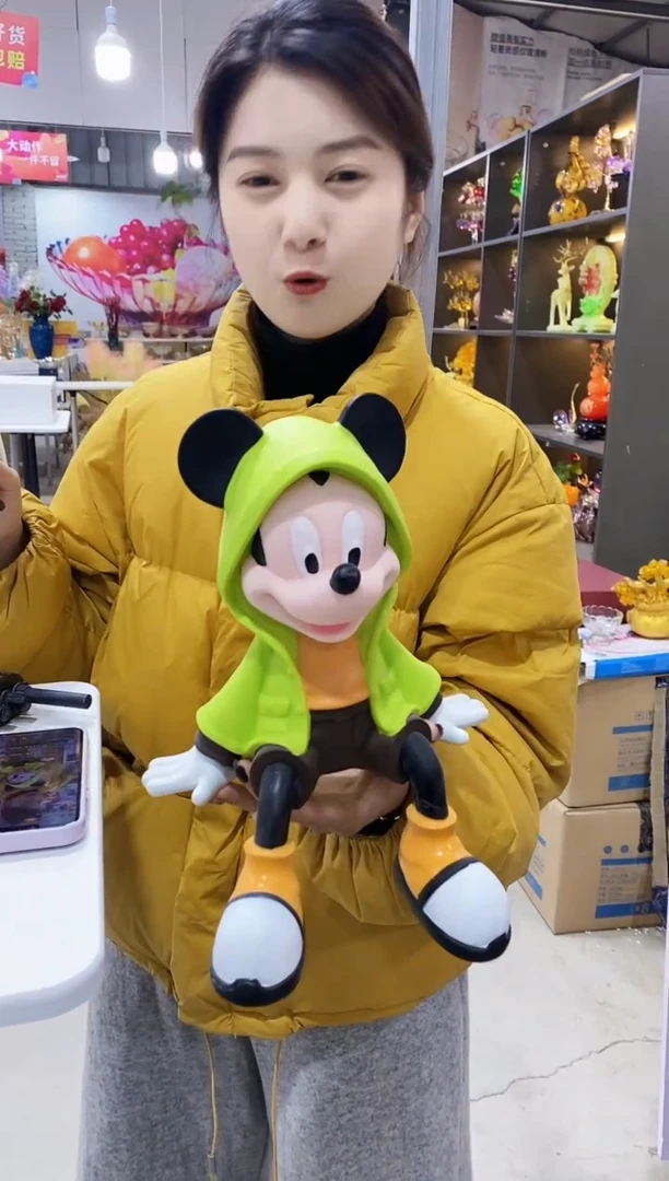 绿色风衣米奇一个