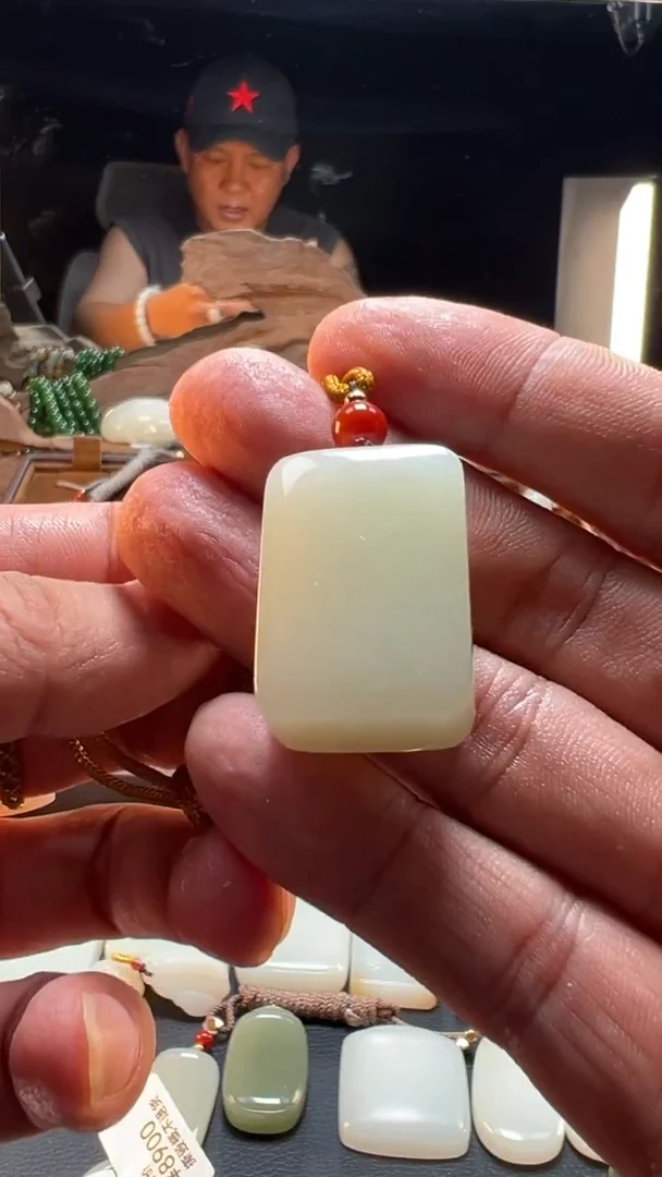 吊坠(赠链)未镶嵌和田玉和田玉无事牌