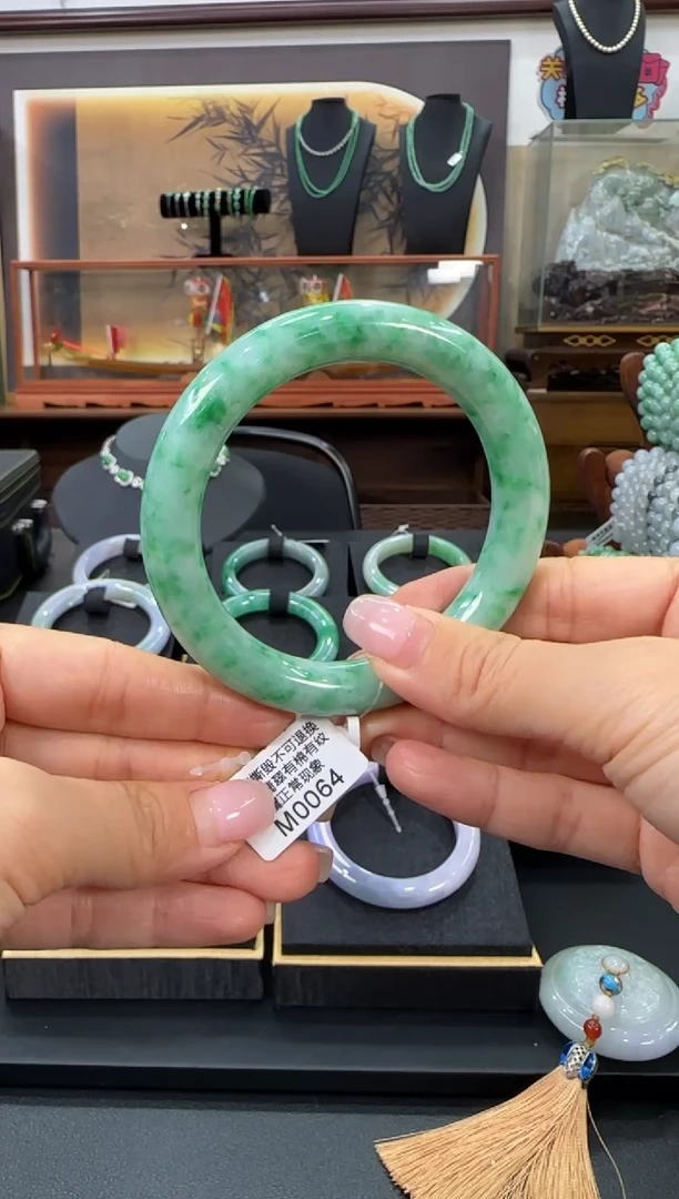 翡翠手镯未镶嵌M0064圆条53