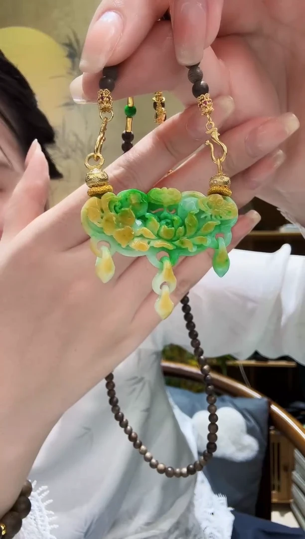 颈饰未镶嵌翡翠吊坠