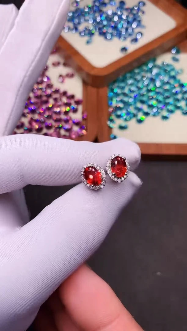 红色碧玺耳饰银S925镶嵌········