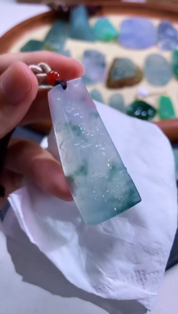 颈饰未镶嵌翡翠