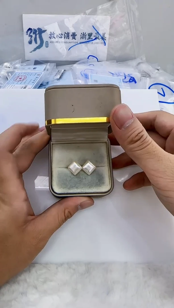 18K金镶嵌拼合珍珠（马贝珠）DA马贝耳钉 y508