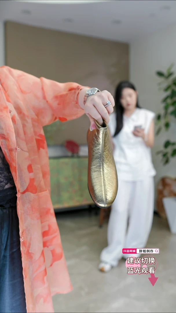 0006   金色38码 靴子