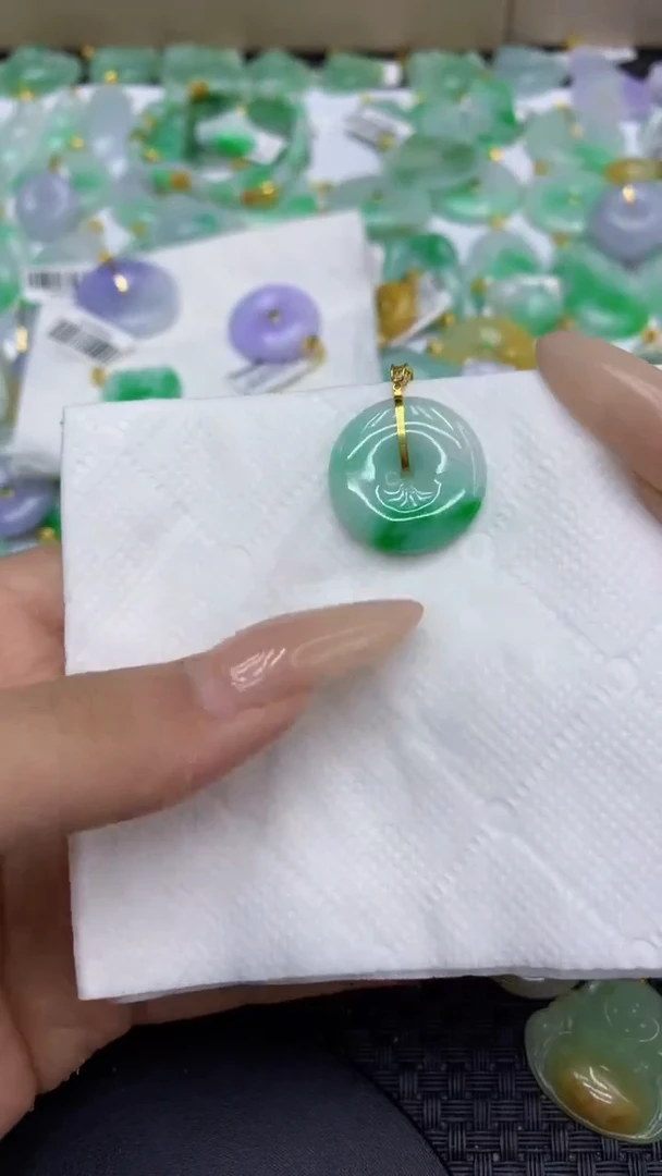 翡翠18K金镶嵌颈饰天然缅甸A货翡翠