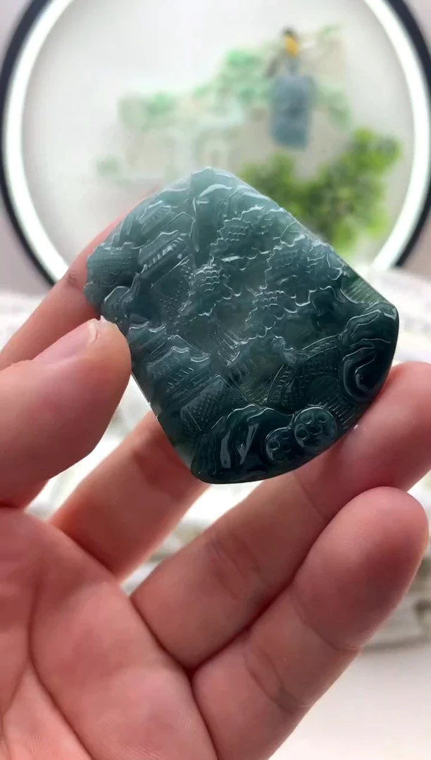 翡翠未镶嵌颈饰山水