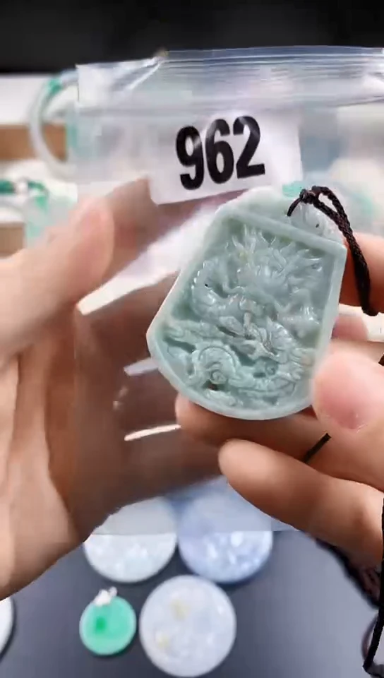 颈饰未镶嵌翡翠天然翡翠吊坠挂件