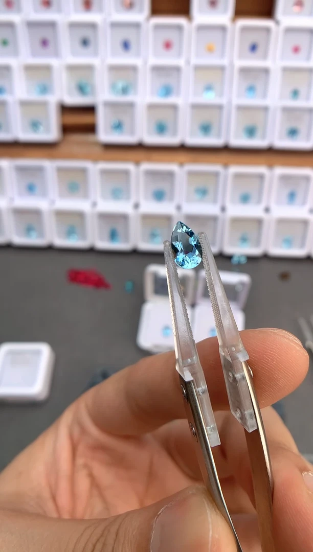 未镶嵌裸石定制海蓝宝石0.95ct 02053超圣