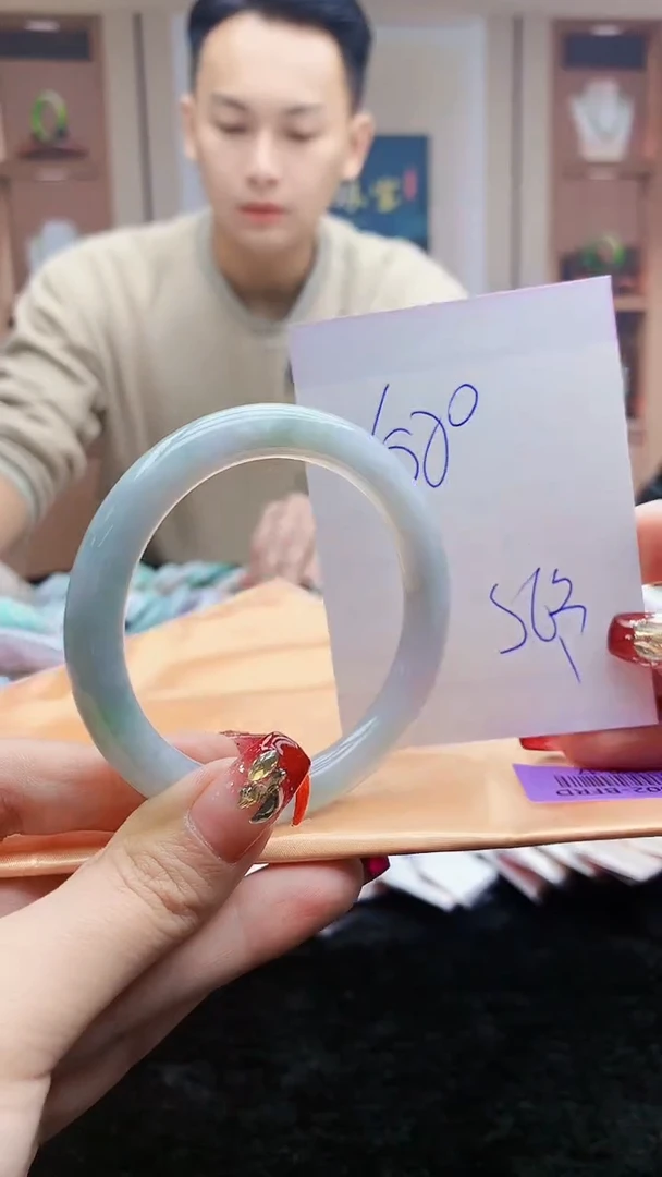 【闪购商品】翡翠手镯未镶嵌      H30-37