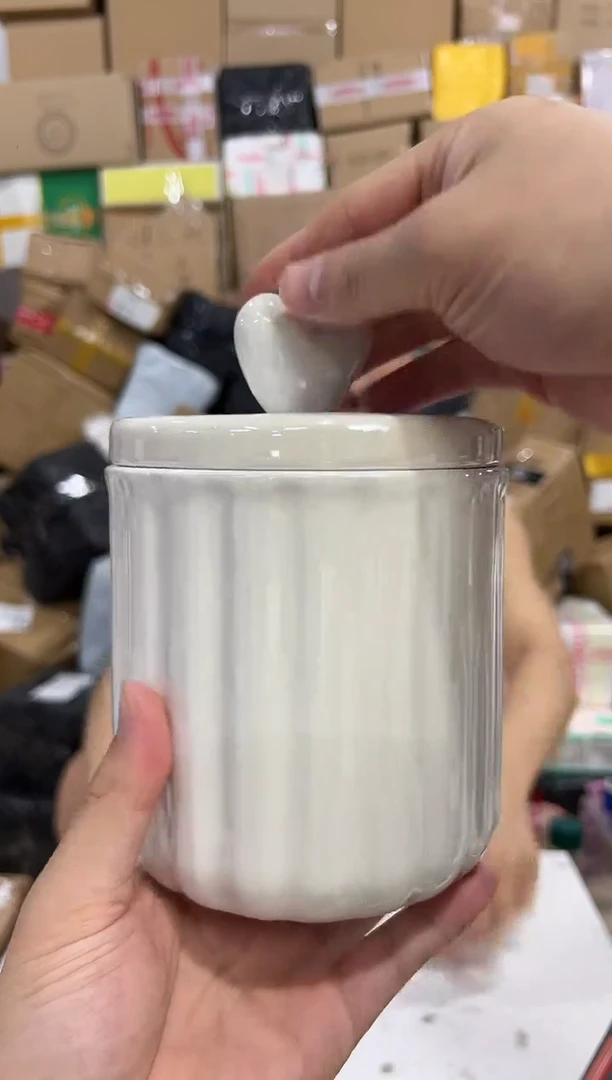 瓷片白色电镀罐子