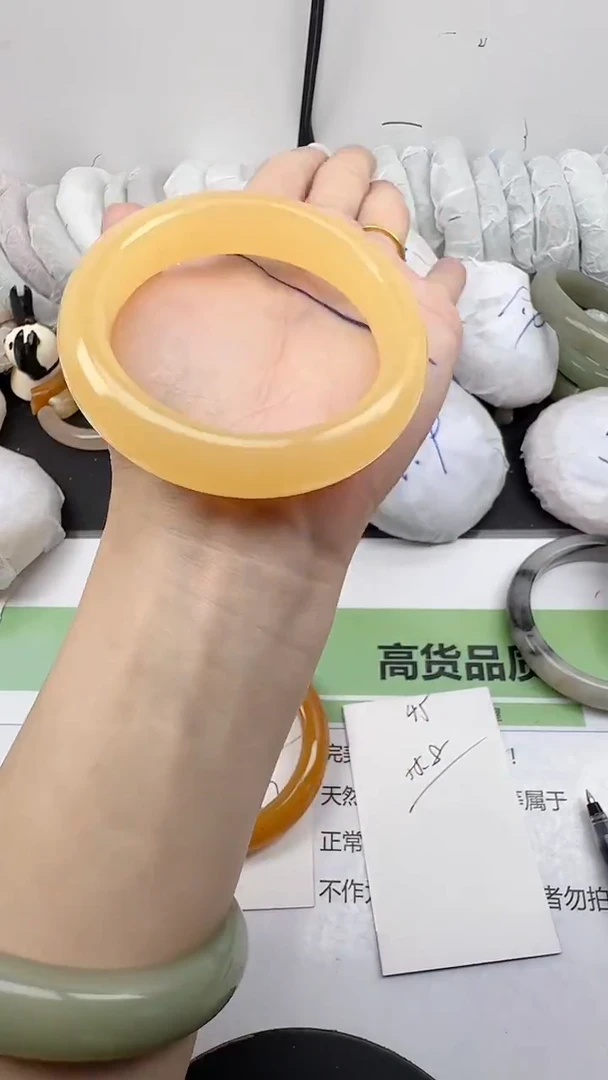 未镶嵌手镯石英质玉45/55-56