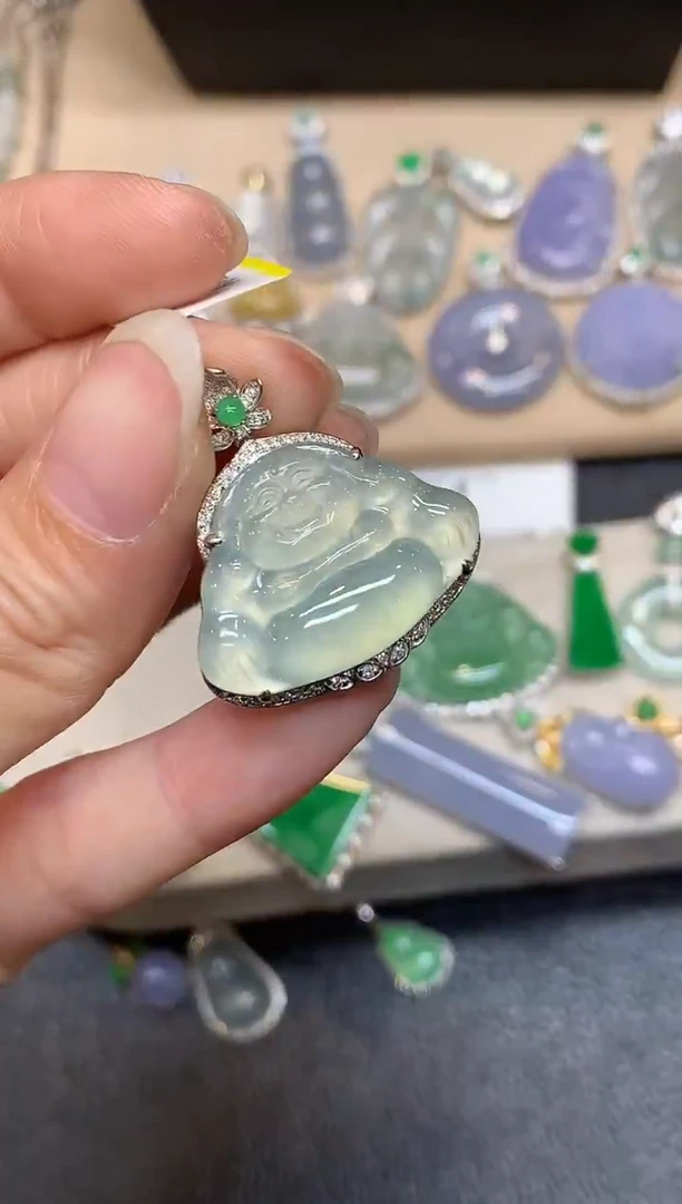 颈饰18K金镶嵌翡翠佛公【无服务费