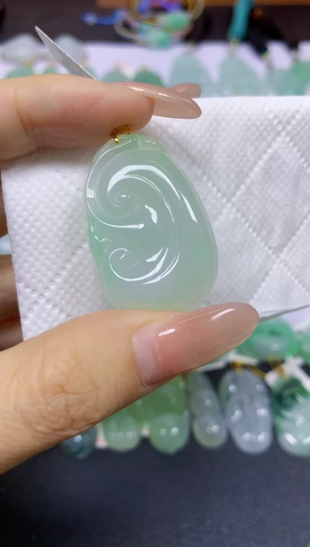 颈饰18K金镶嵌翡翠 天然翡翠A货